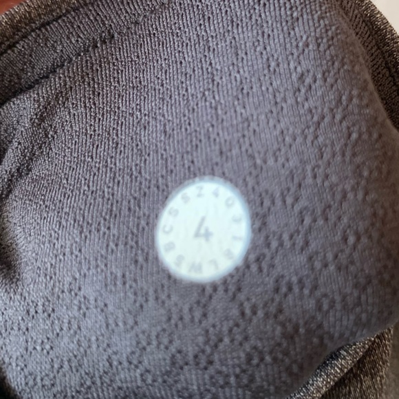 LULULEMON Legging w/Red/Grey Contour Detailing, Size 4, Like New Condition - Picture 11 of 11